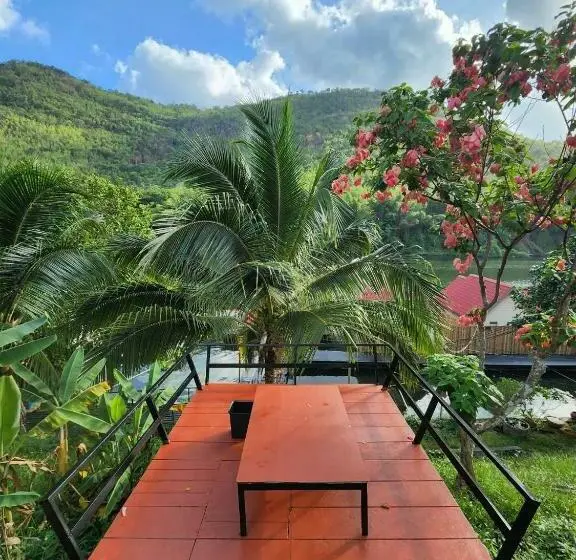 オーシャンビューのスタンダードバンガロー, Lake Hill Resort Kanchanaburi