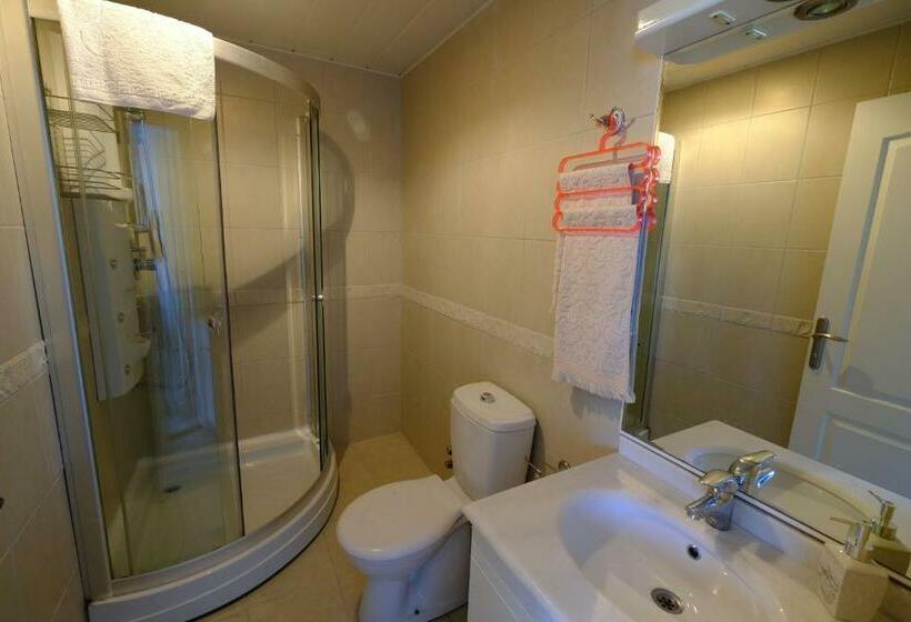 패밀리 룸, Olya Boutique