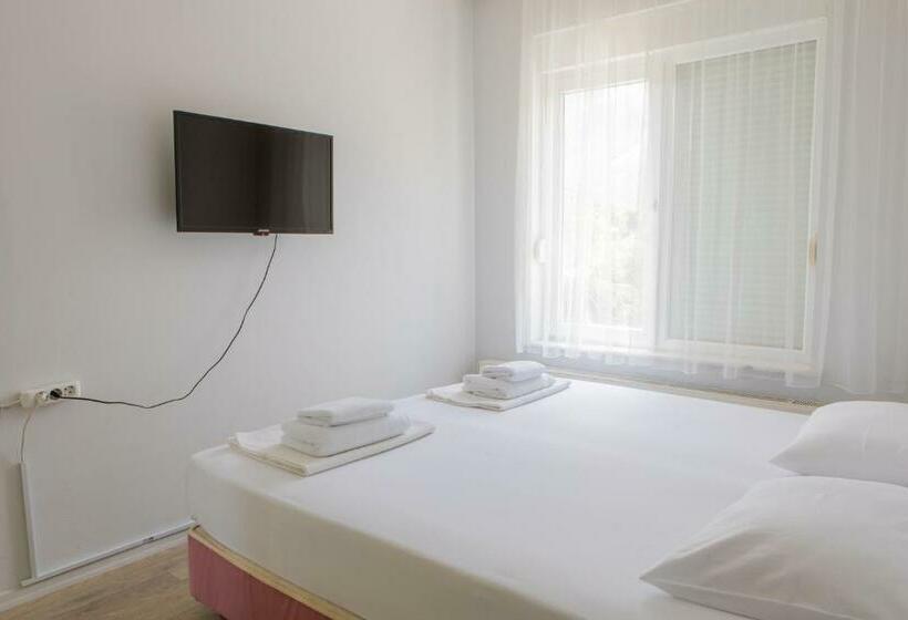 패밀리 룸, Olya Boutique