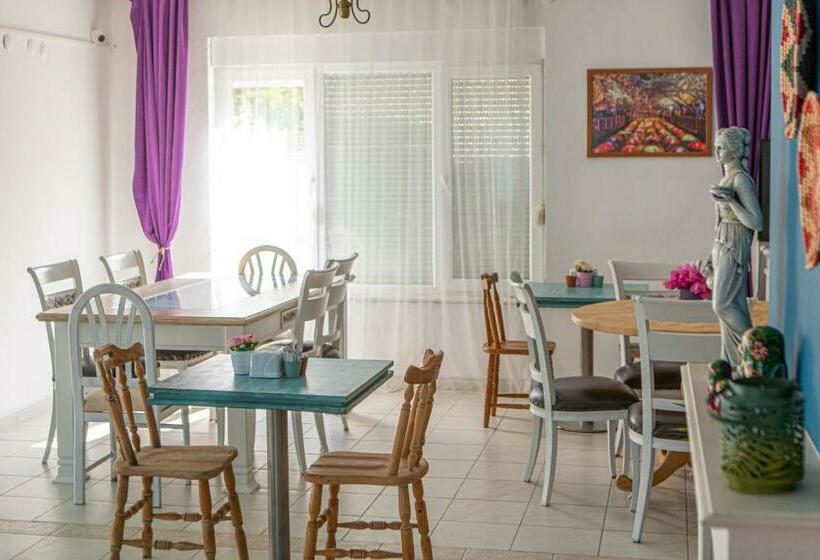 패밀리 룸, Olya Boutique