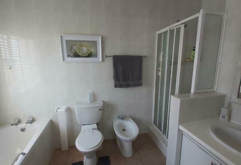 Deluxe Suite Sea View, A View At Kingfisher Port Alfred Guest Accommodation