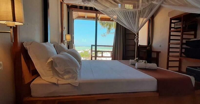 بانگلوی استاندارد, Madakitecamp