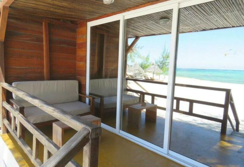 بانگلوی استاندارد, Madakitecamp