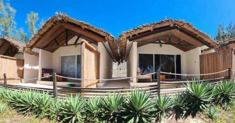 بانگلوی استاندارد با چشمانداز دریا, Madakitecamp