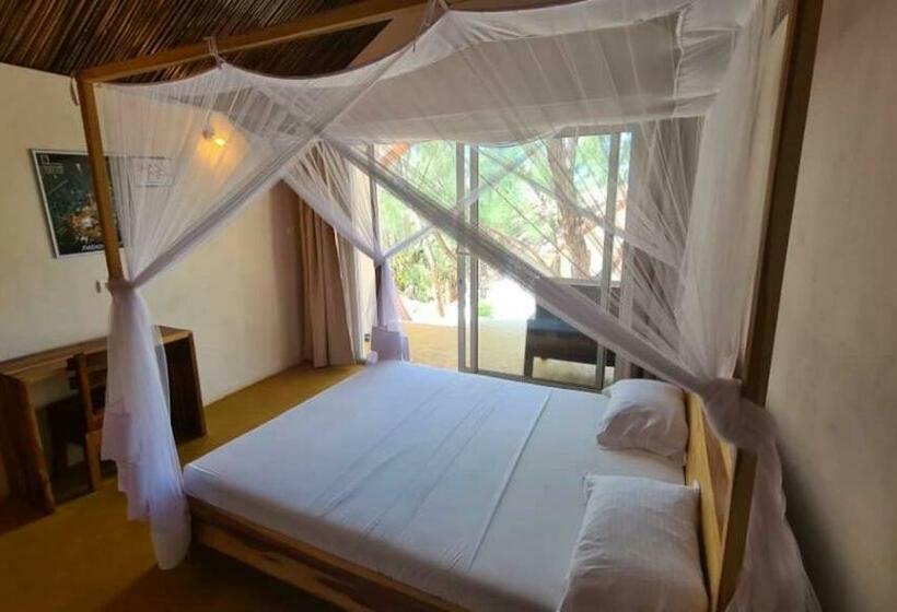 بانگلوی استاندارد با چشمانداز دریا, Madakitecamp