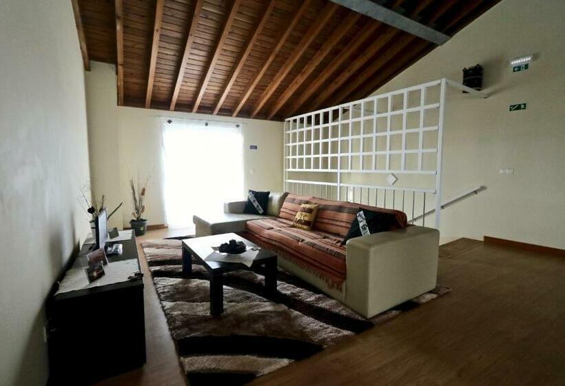 غرفة قياسية, West Spring House