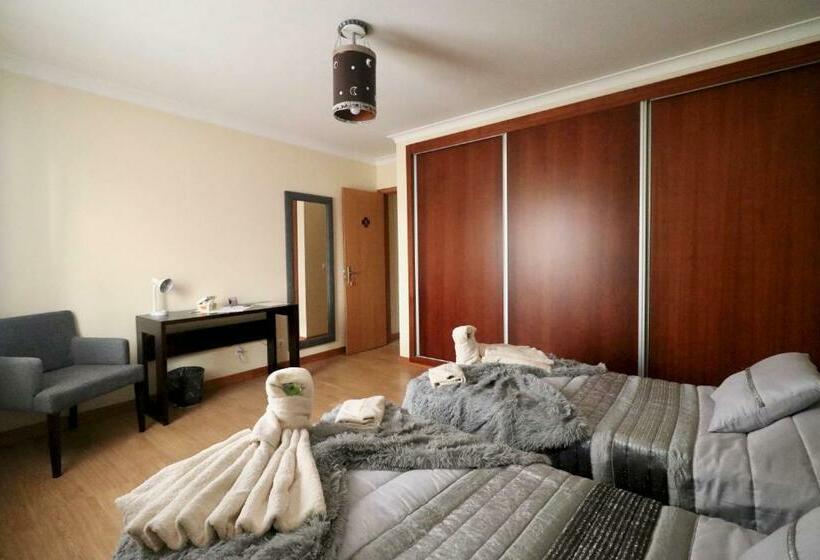 غرفة قياسية, West Spring House