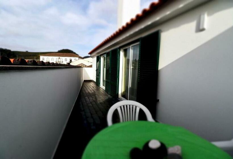 جناح, West Spring House