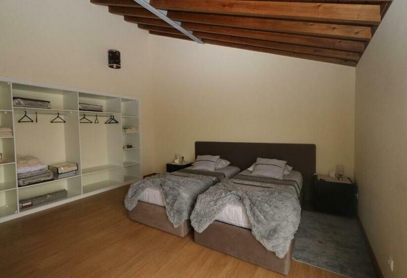 غرفة قياسية, West Spring House