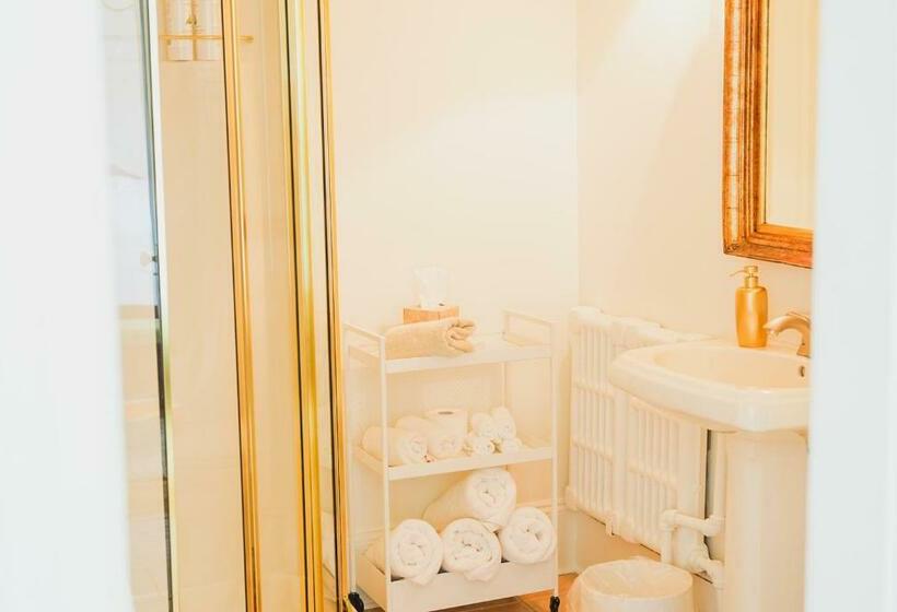 스탠다드 룸 킹사이즈 침대, Bellview Luxury Suites