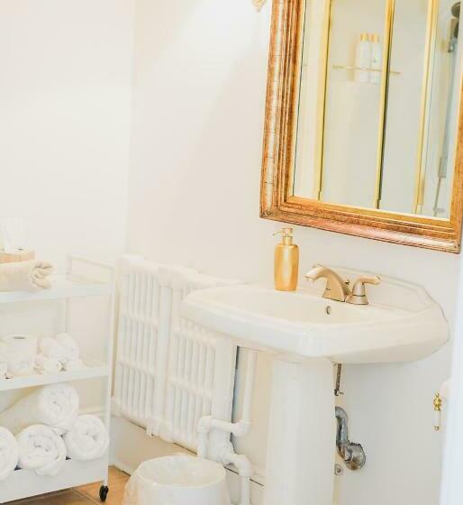 스탠다드 룸 킹사이즈 침대, Bellview Luxury Suites