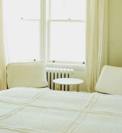 스탠다드 룸 킹사이즈 침대, Bellview Luxury Suites