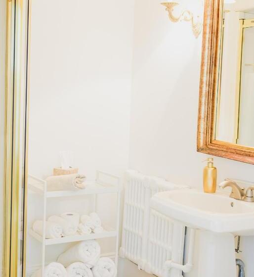 스탠다드 룸 킹사이즈 침대, Bellview Luxury Suites