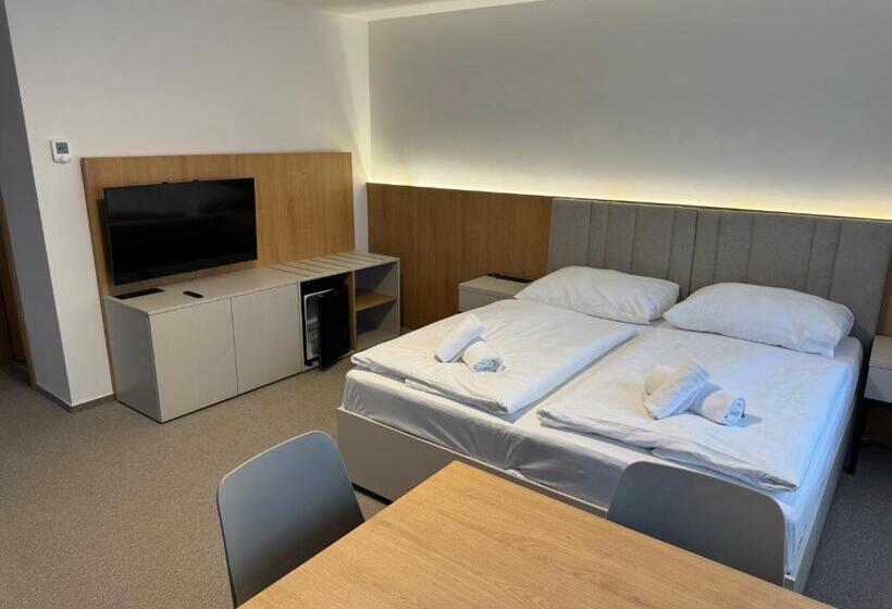 バルコニー付スタンダード4ベッドルーム, Comfort Pálava, Penzion & Restaurant