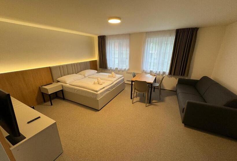 バルコニー付スタンダード4ベッドルーム, Comfort Pálava, Penzion & Restaurant