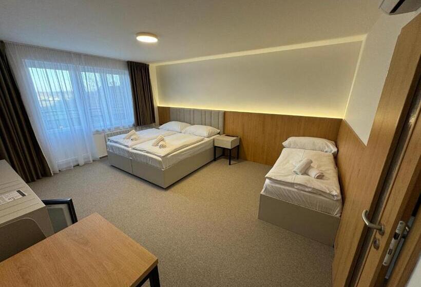 バルコニー付きスタンダードトリプルルーム, Comfort Pálava, Penzion & Restaurant