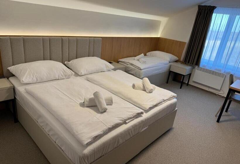 スーペリアトリプルルーム, Comfort Pálava, Penzion & Restaurant