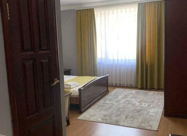 اتاق استاندارد, All Seasons