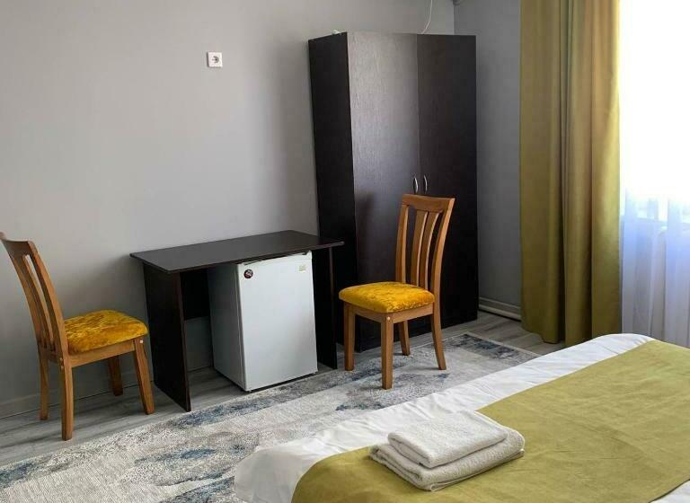 اتاق استاندارد, All Seasons