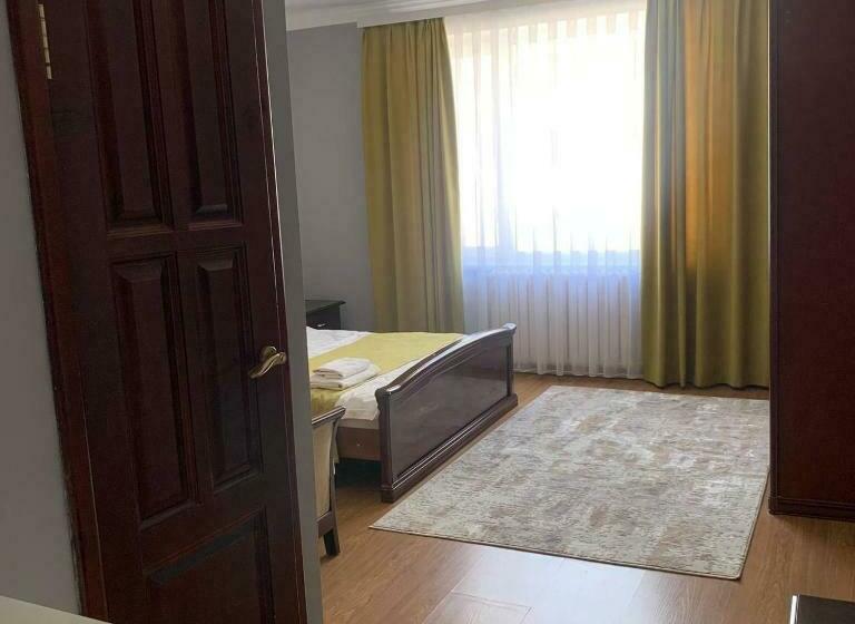 اتاق استاندارد, All Seasons