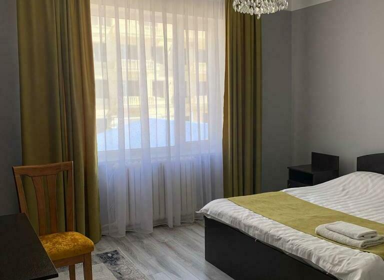 اتاق استاندارد, All Seasons