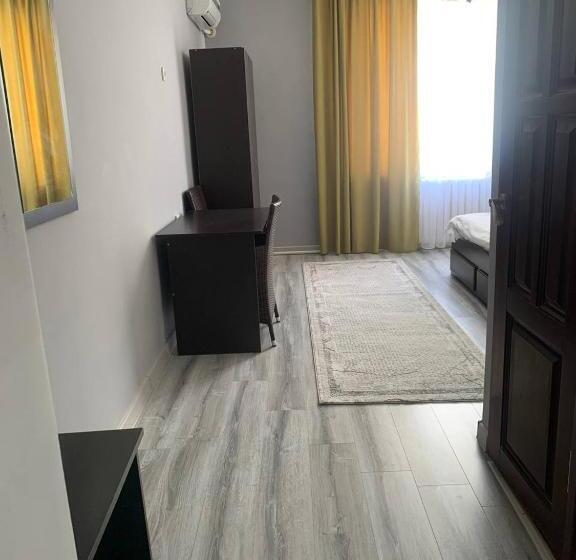 اتاق استاندارد, All Seasons