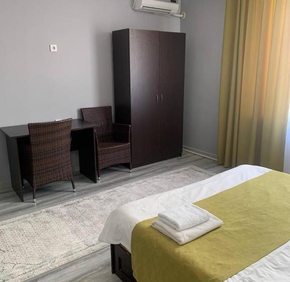 اتاق استاندارد, All Seasons