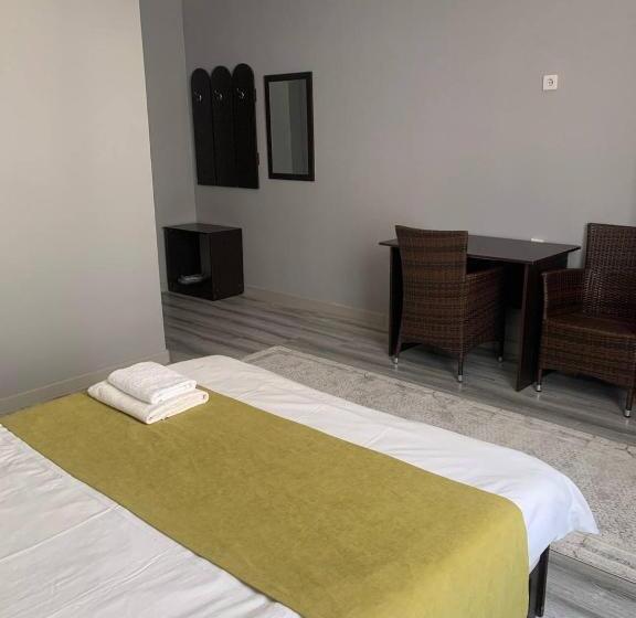 اتاق استاندارد, All Seasons