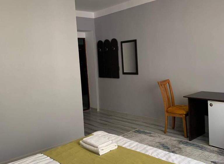 اتاق استاندارد, All Seasons