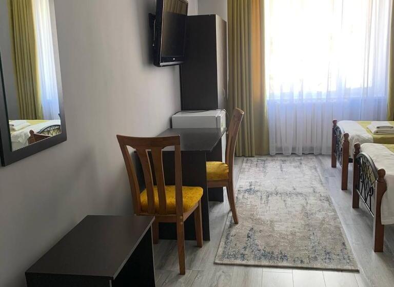 اتاق اکونومی, All Seasons