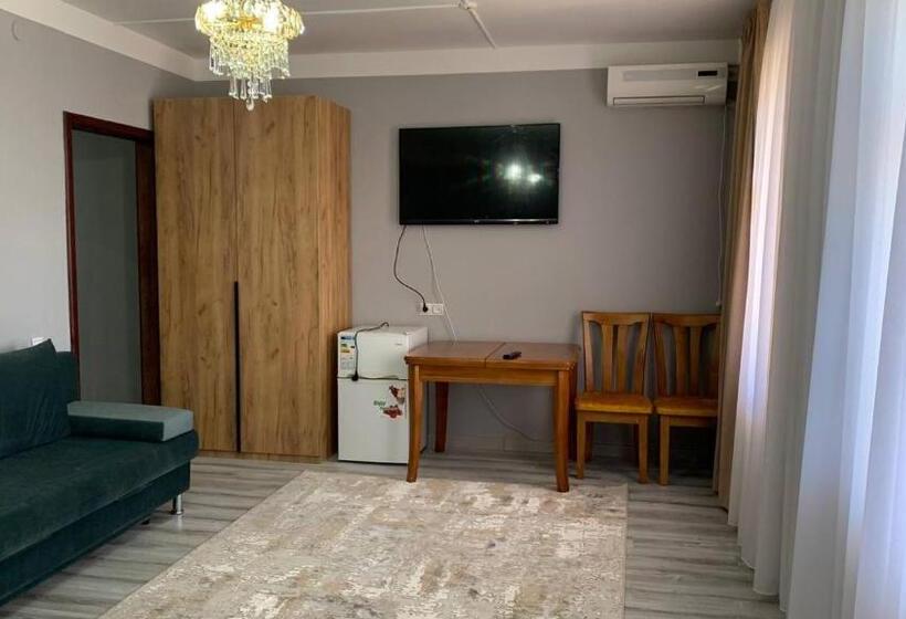 سوییت, All Seasons