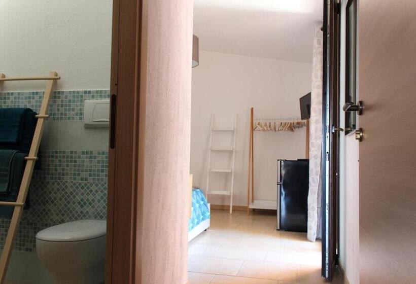 غرفة قياسية مزوَّدة بشُرفة, Acquachiara Rooms