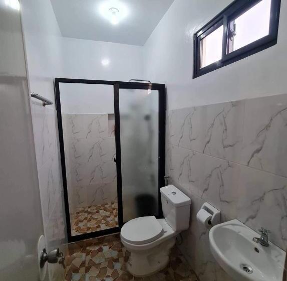 패밀리 스튜디오, Traditional Filipino Home Near 100 Islands Wharf