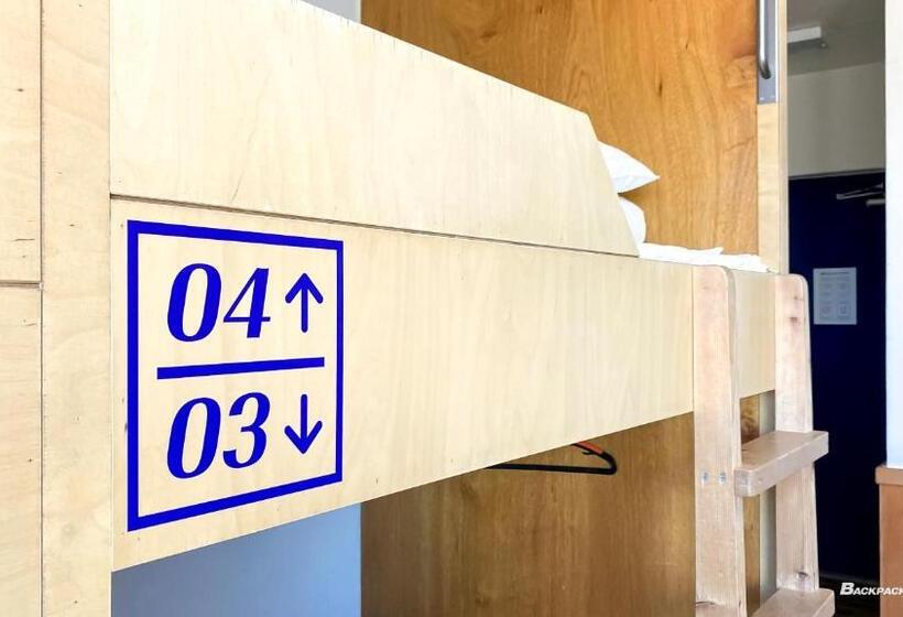 ルームシェアのワンベッド, Backpacker's Home