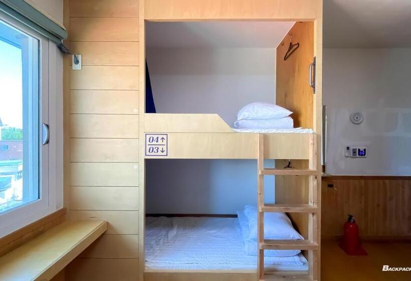 ルームシェアのワンベッド, Backpacker's Home