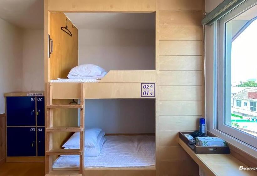 ルームシェアのワンベッド, Backpacker's Home