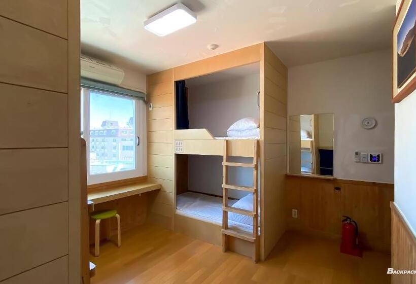 Кровать в Общей Комнате, Backpacker's Home