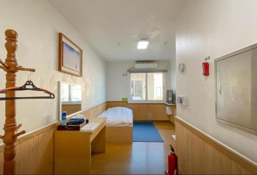 シングルデラックスルーム, Backpacker's Home