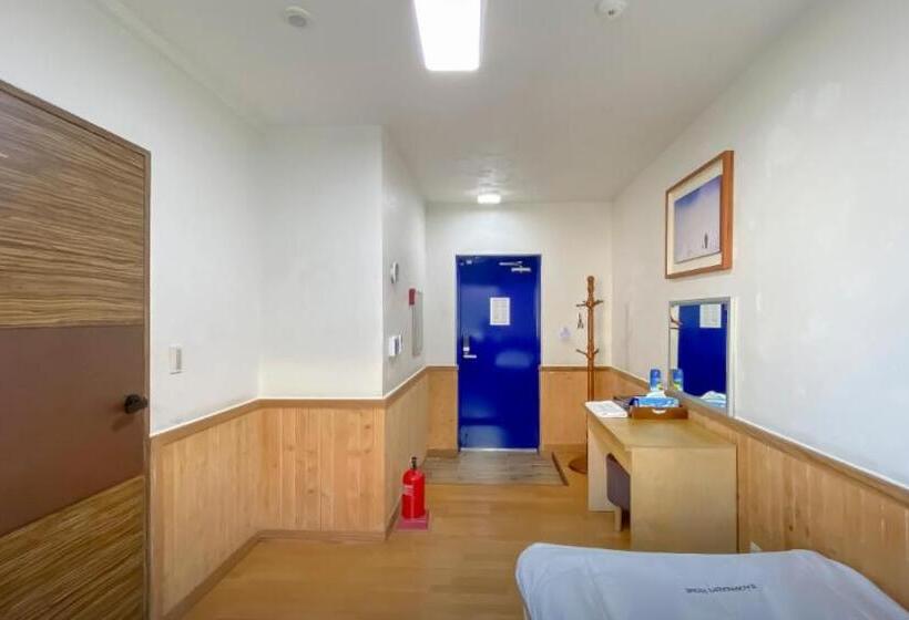 シングルデラックスルーム, Backpacker's Home