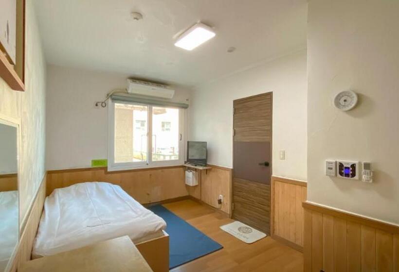 シングルデラックスルーム, Backpacker's Home