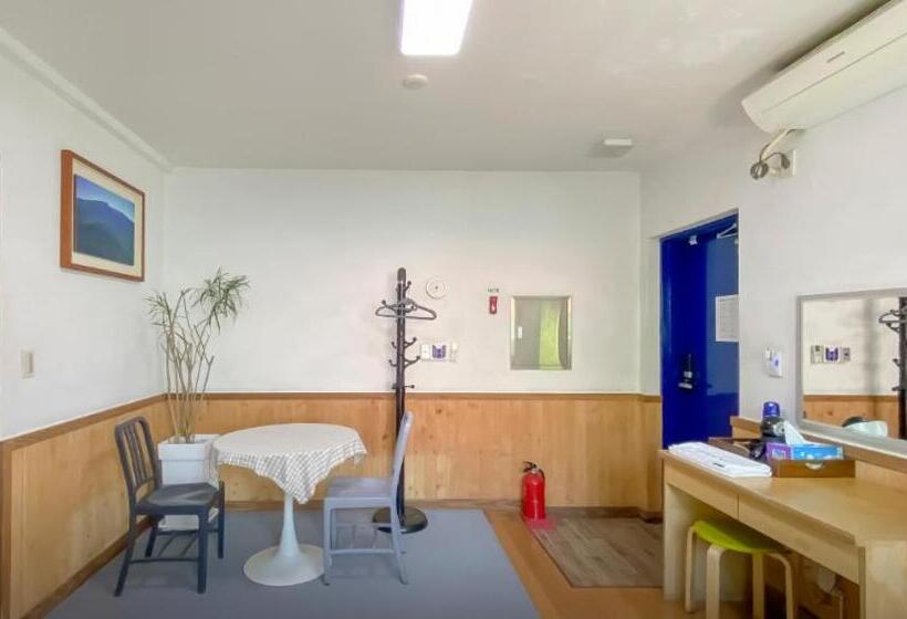 デラックスルーム, Backpacker's Home