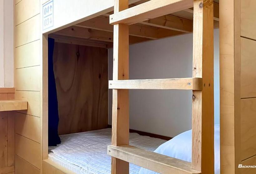 ルームシェアのワンベッド, Backpacker's Home