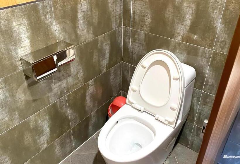 ルームシェアのワンベッド, Backpacker's Home