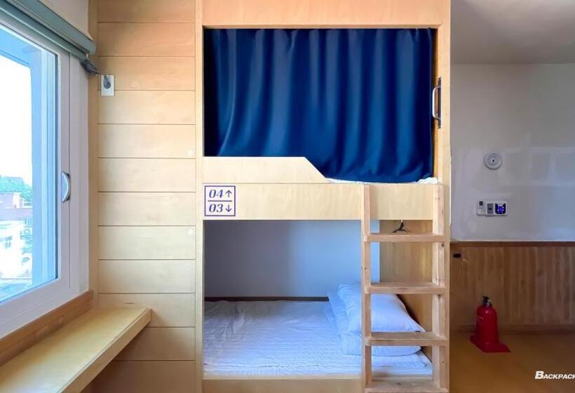 ルームシェアのワンベッド, Backpacker's Home