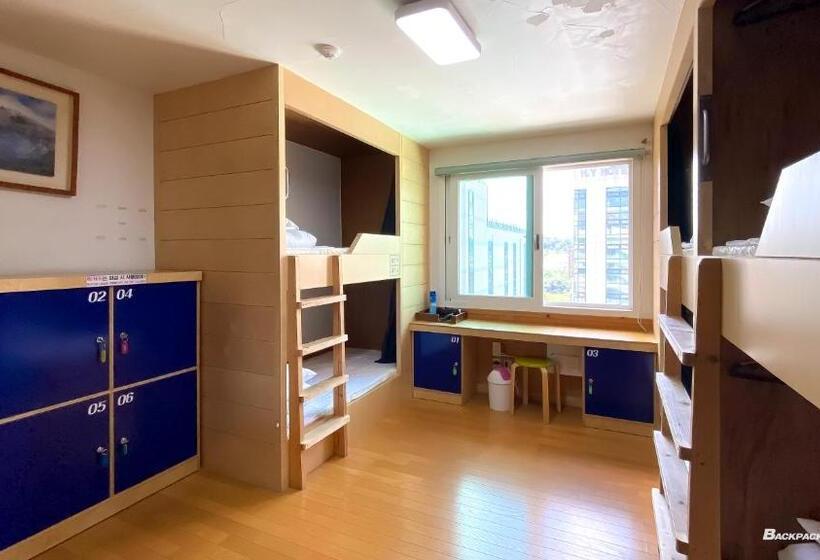 ルームシェアのワンベッド, Backpacker's Home