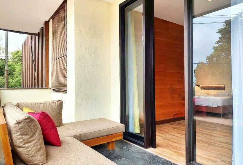 Люкс с Балконом, The Batu Hotel & Villas