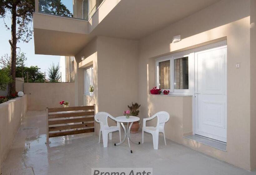 Апартаменты 1 Спальня Нижний Этаж, Blue Sky Apartments