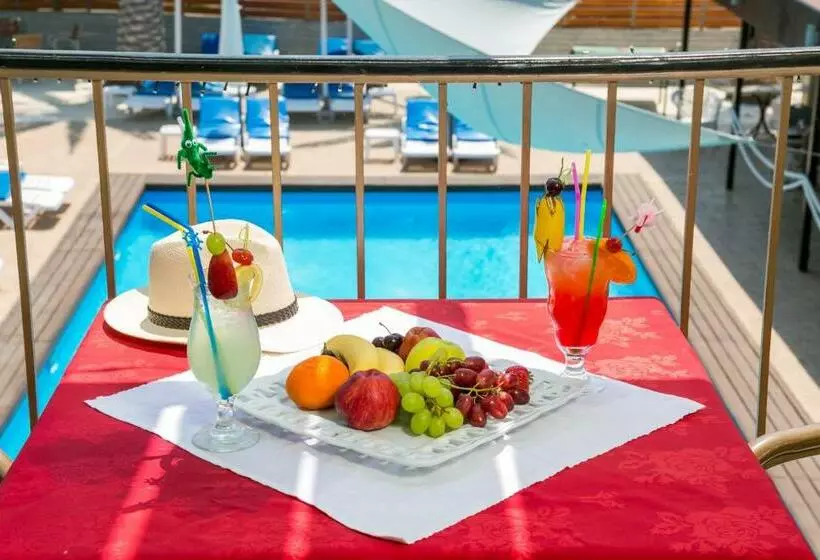اتاق استاندارد چهار تخته, Fitosinn