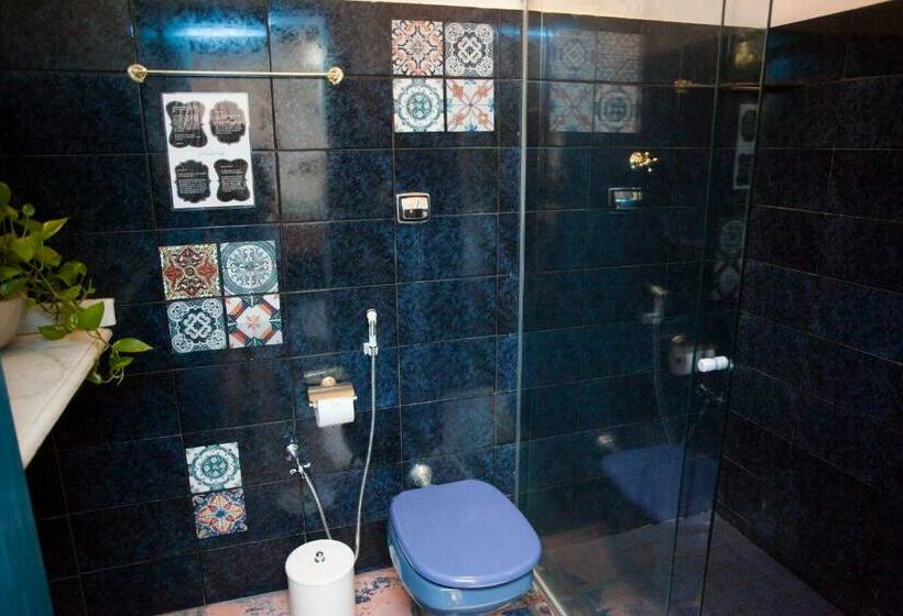 标准间, Almaserra Vila