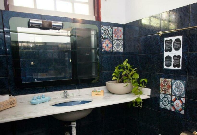 标准间, Almaserra Vila